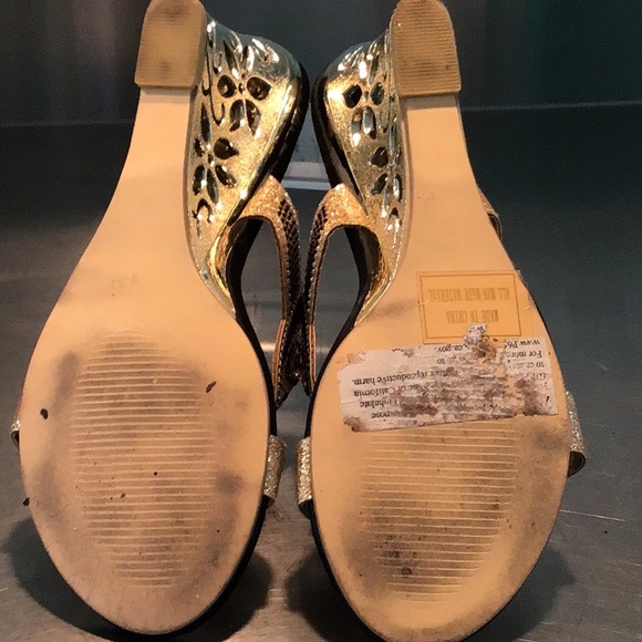 Gold /Black Las Vegas Wedges. Worn once to a show in LV 🎲🎰 - Picture 6 of 9